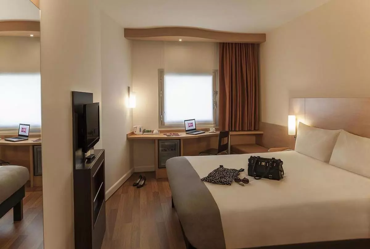 HOTEL IBIS (Copy).jpg